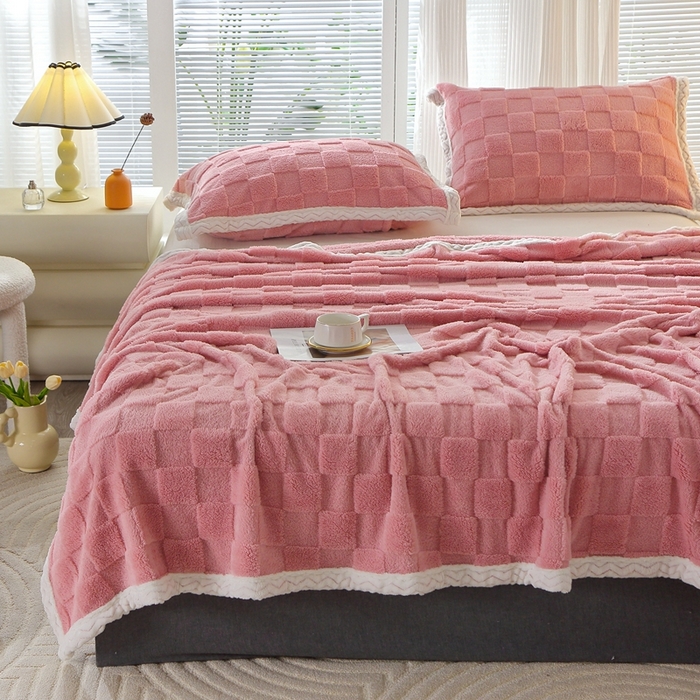 91家纺网 家纺一手货源 找家纺 栩裕纺织 2025新款意大利面包格毛毯-包边款 面包格包边款-玫瑰粉