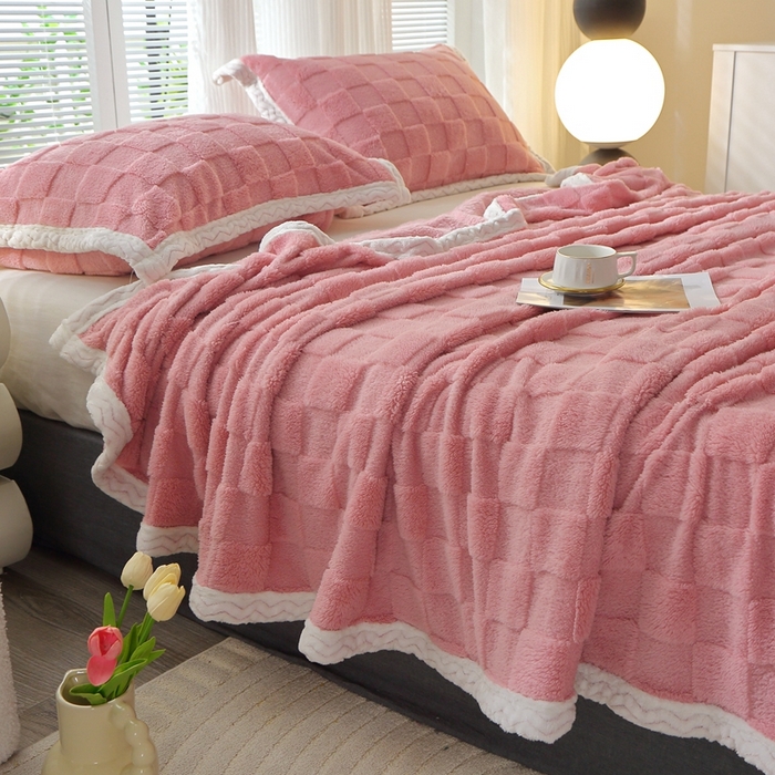 91家纺网 家纺一手货源 找家纺 栩裕纺织 2025新款意大利面包格毛毯-包边款 面包格包边款-玫瑰粉