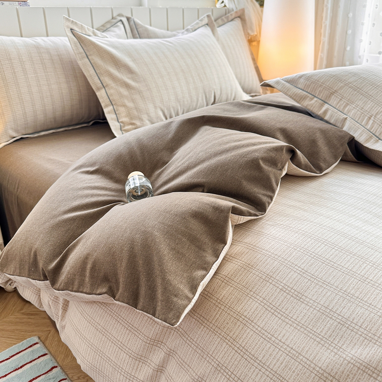 91家纺网 家纺一手货源 找家纺 2025新款全棉磨毛印花单品被套 轩尼诗-咖