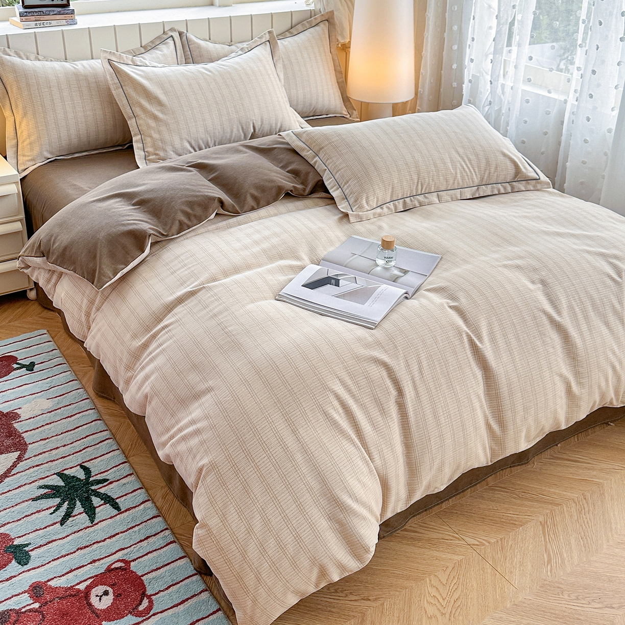 91家纺网 家纺一手货源 找家纺 2025新款全棉磨毛印花单品被套 轩尼诗-咖