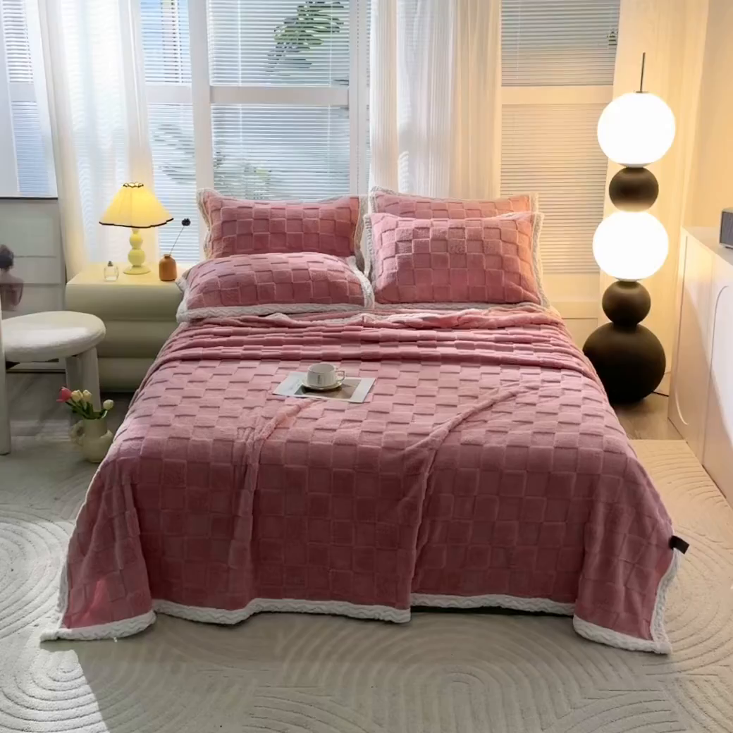 91家纺网 家纺一手货源 找家纺 栩裕纺织 2025新款意大利面包格毛毯-包边款 面包格包边款-玫瑰粉