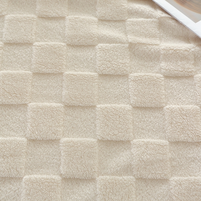 91家纺网 家纺一手货源 找家纺 栩裕纺织 2025新款意大利面包格毛毯-包边款 面包格包边款-米杏色