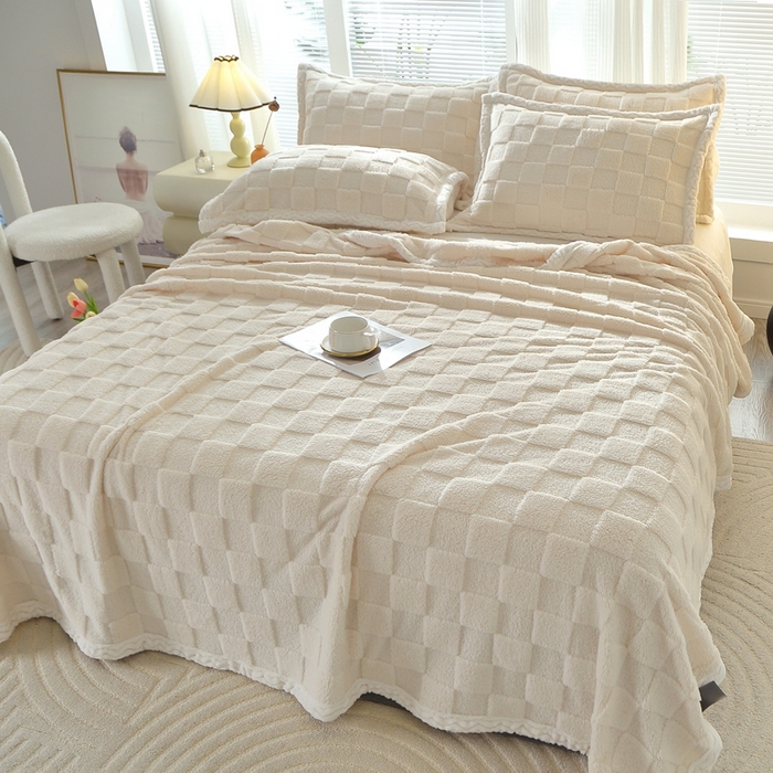 91家纺网 家纺一手货源 找家纺 栩裕纺织 2025新款意大利面包格毛毯-包边款 面包格包边款-米杏色