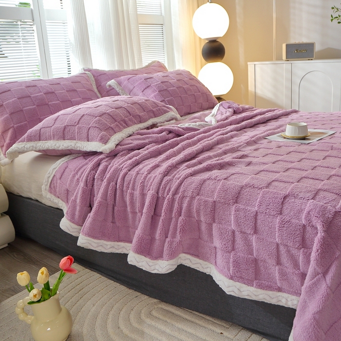 91家纺网 家纺一手货源 找家纺 栩裕纺织 2025新款意大利面包格毛毯-包边款 面包格包边款-莫奈紫