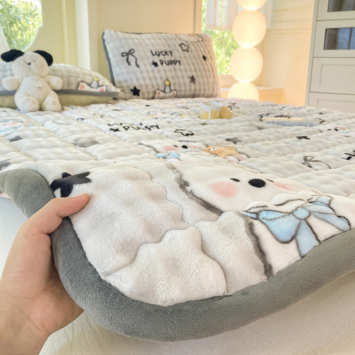 91家纺网 家纺一手货源 找家纺 眠势力 2025新款牛奶绒泡泡床垫加绒仿兔毛绒床褥子秋冬保暖珊瑚绒夹棉床护垫 星星猫咪