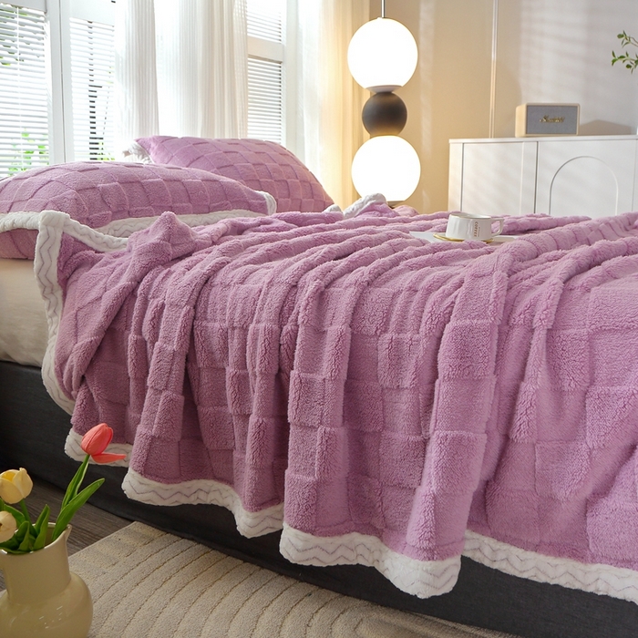 91家纺网 家纺一手货源 找家纺 栩裕纺织 2025新款意大利面包格毛毯-包边款 面包格包边款-莫奈紫