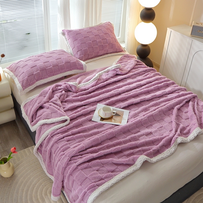 91家纺网 家纺一手货源 找家纺 栩裕纺织 2025新款意大利面包格毛毯-包边款 面包格包边款-莫奈紫