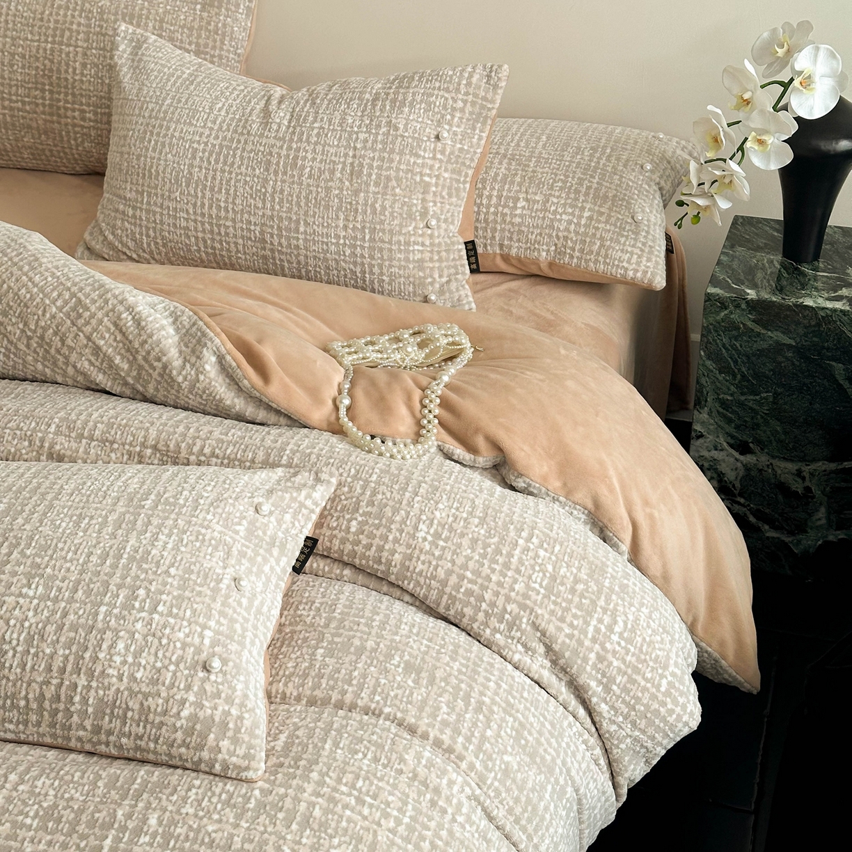 91家纺网 家纺一手货源 找家纺 栩裕纺织 2025新款秋冬简约保暖四件套-风铃子 玉色