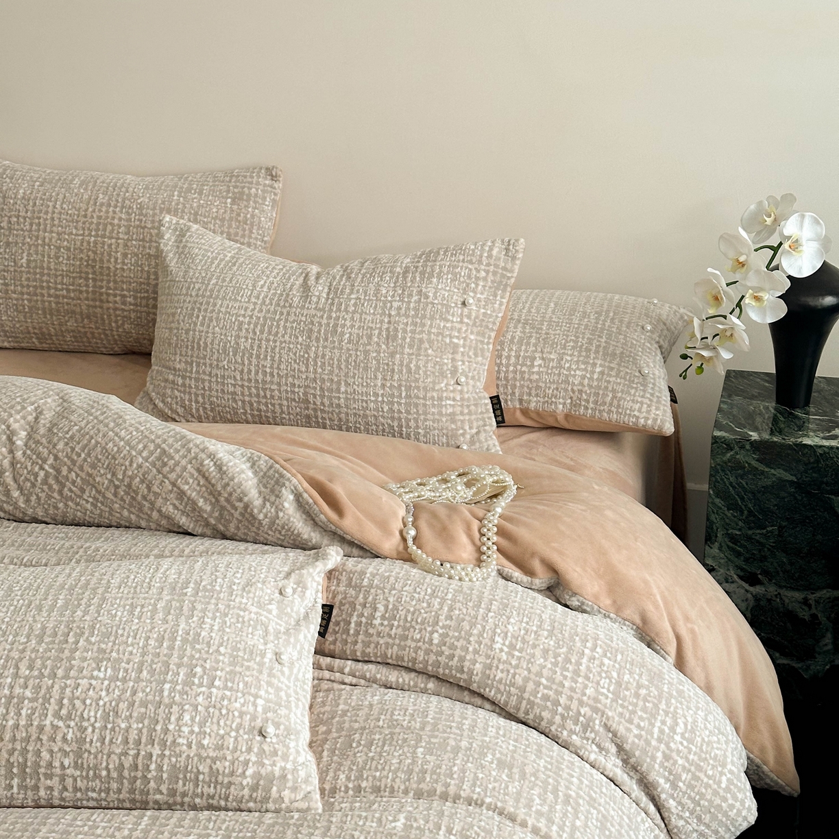 91家纺网 家纺一手货源 找家纺 栩裕纺织 2025新款秋冬简约保暖四件套-风铃子 玉色