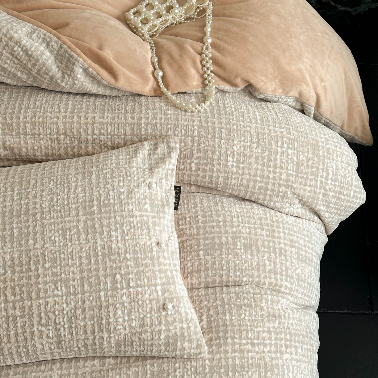 91家纺网 家纺一手货源 找家纺 栩裕纺织 2025新款秋冬简约保暖四件套-风铃子 玉色