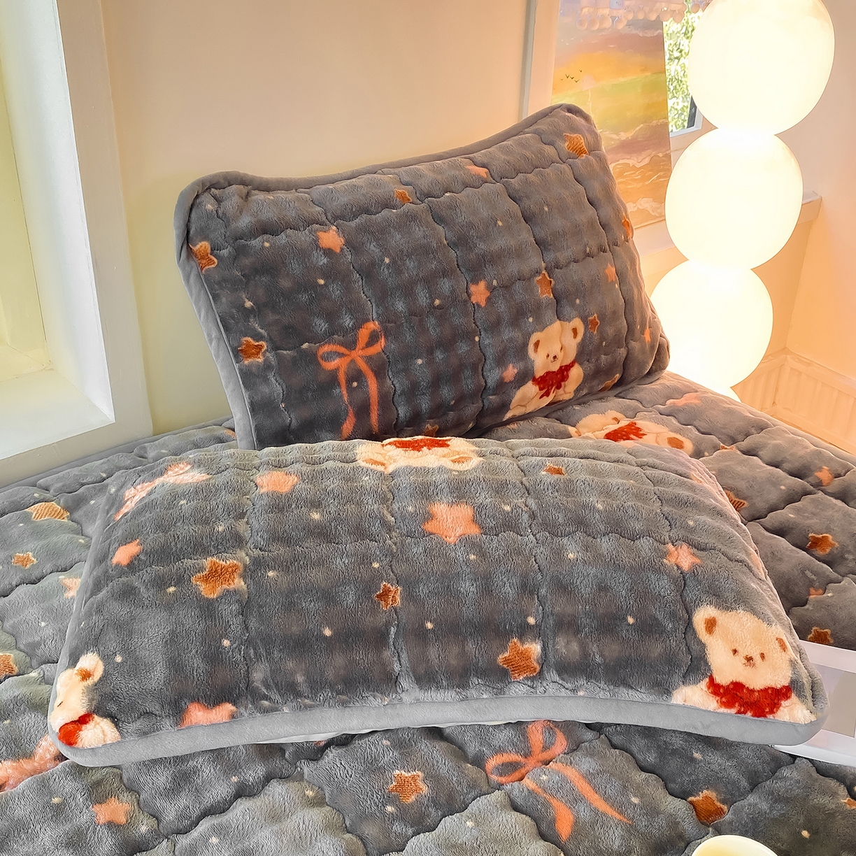 91家纺网 家纺一手货源 找家纺 眠势力 2025新款牛奶绒泡泡床垫加绒仿兔毛绒床褥子秋冬保暖珊瑚绒夹棉床护垫 星星小熊