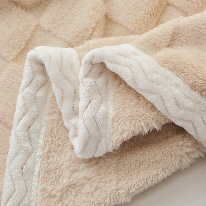 91家纺网 家纺一手货源 找家纺 栩裕纺织 2025新款意大利面包格毛毯-包边款 面包格包边款-浅卡其