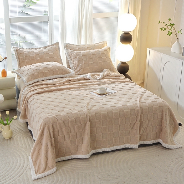 91家纺网 家纺一手货源 找家纺 栩裕纺织 2025新款意大利面包格毛毯-包边款 面包格包边款-浅卡其