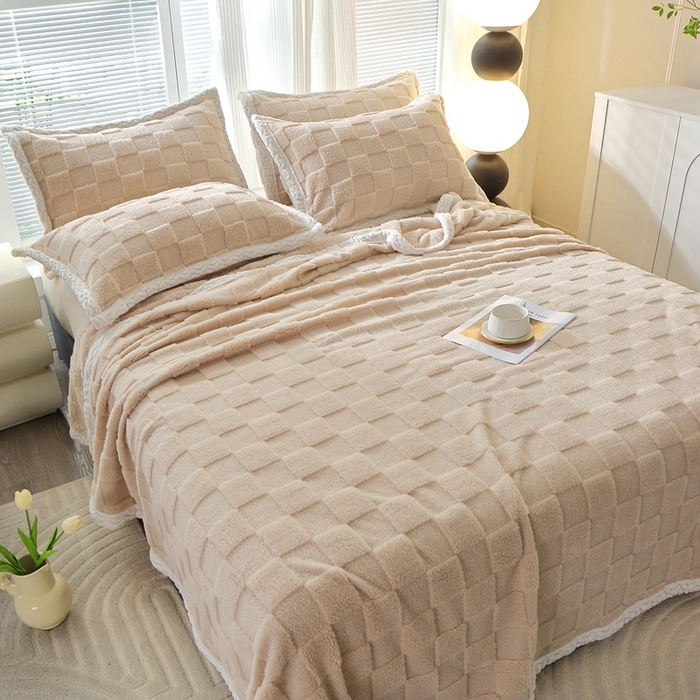 91家纺网 家纺一手货源 找家纺 栩裕纺织 2025新款意大利面包格毛毯-包边款 面包格包边款-浅卡其