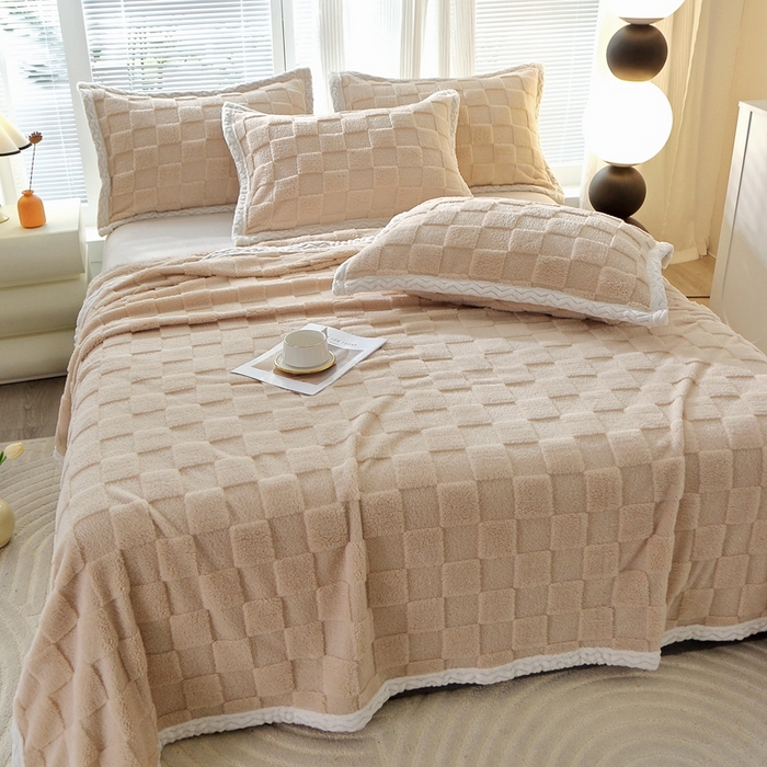 91家纺网 家纺一手货源 找家纺 栩裕纺织 2025新款意大利面包格毛毯-包边款 面包格包边款-浅卡其