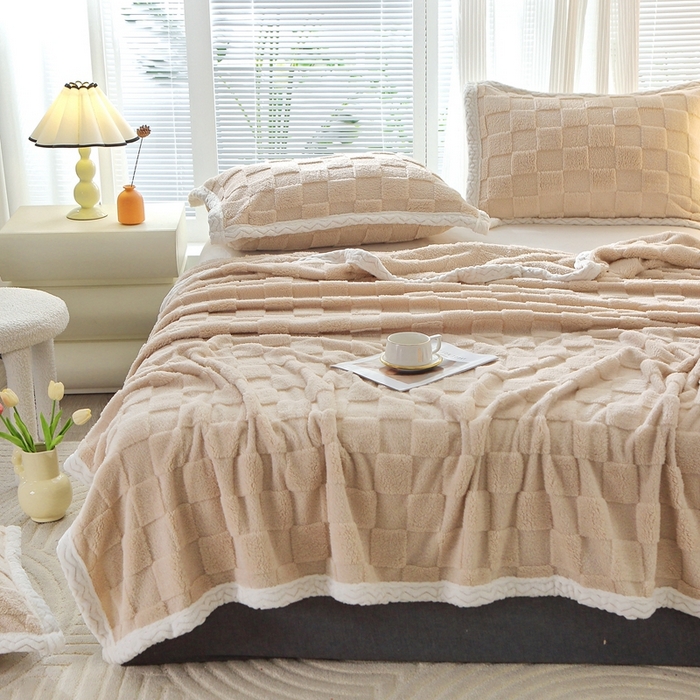 91家纺网 家纺一手货源 找家纺 栩裕纺织 2025新款意大利面包格毛毯-包边款 面包格包边款-浅卡其