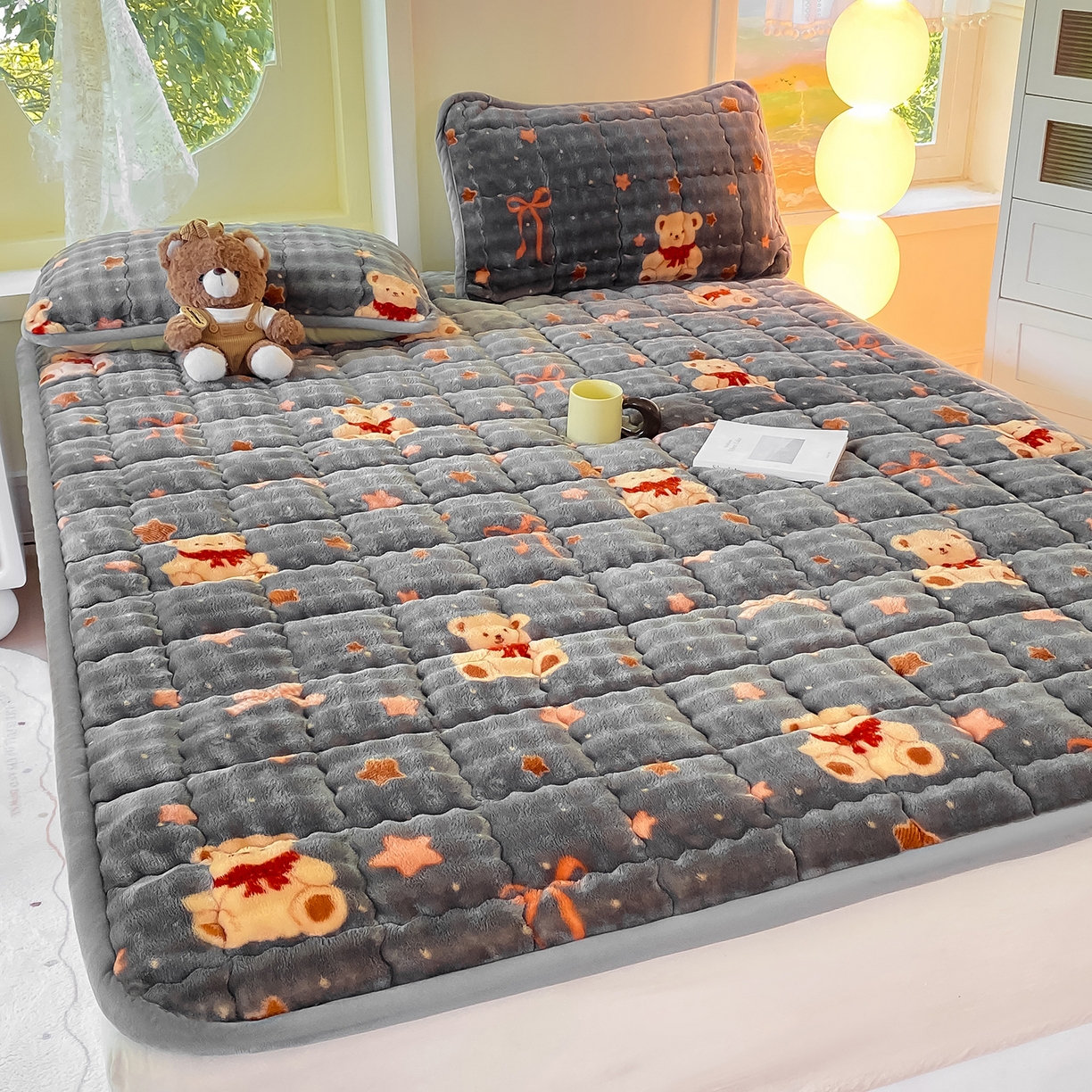 91家纺网 家纺一手货源 找家纺 眠势力 2025新款牛奶绒泡泡床垫加绒仿兔毛绒床褥子秋冬保暖珊瑚绒夹棉床护垫 星星小熊