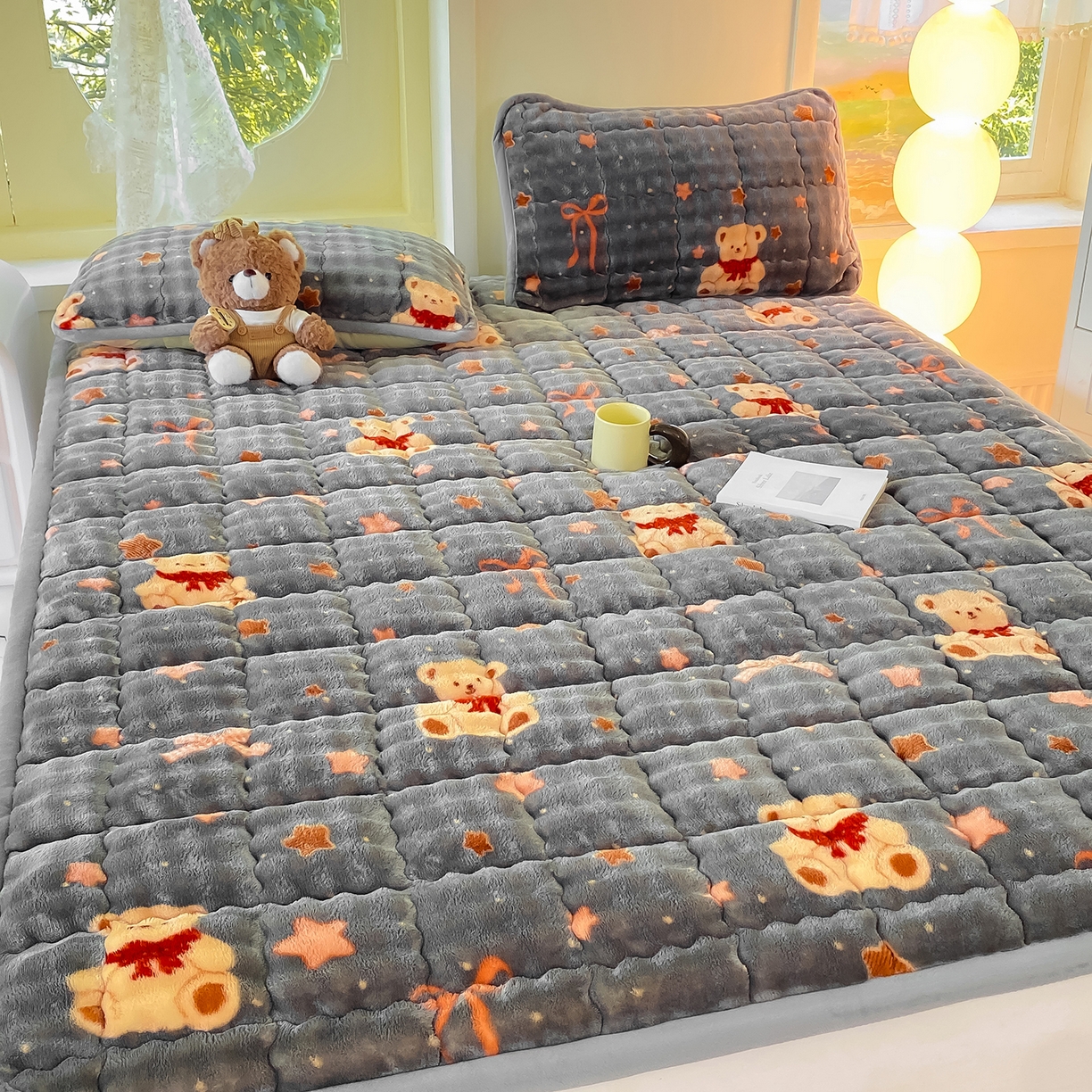 91家纺网 家纺一手货源 找家纺 眠势力 2025新款牛奶绒泡泡床垫加绒仿兔毛绒床褥子秋冬保暖珊瑚绒夹棉床护垫 星星小熊