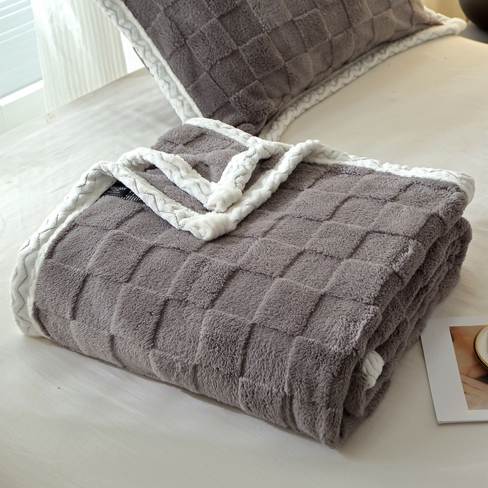 91家纺网 家纺一手货源 找家纺 栩裕纺织 2025新款意大利面包格毛毯-包边款 面包格包边款-深灰