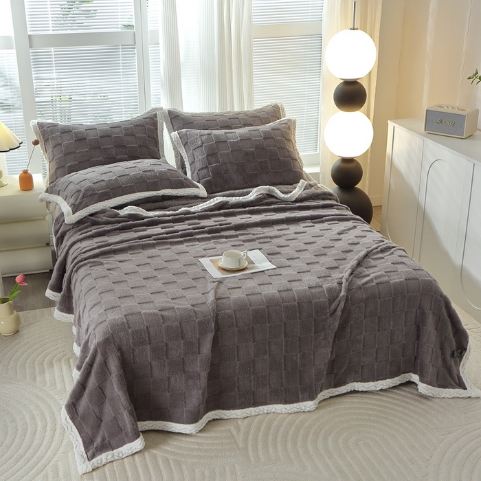 91家纺网 家纺一手货源 找家纺 栩裕纺织 2025新款意大利面包格毛毯-包边款 面包格包边款-深灰