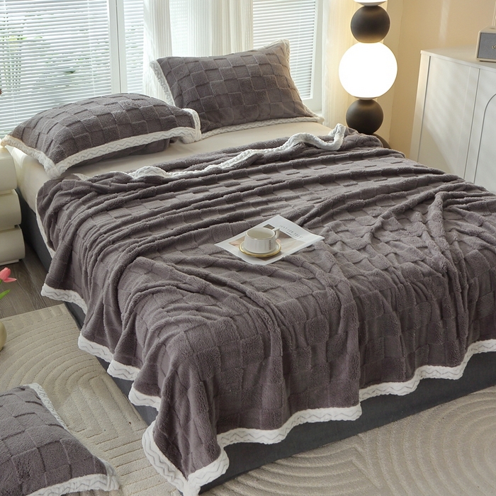 91家纺网 家纺一手货源 找家纺 栩裕纺织 2025新款意大利面包格毛毯-包边款 面包格包边款-深灰