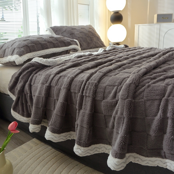 91家纺网 家纺一手货源 找家纺 栩裕纺织 2025新款意大利面包格毛毯-包边款 面包格包边款-深灰