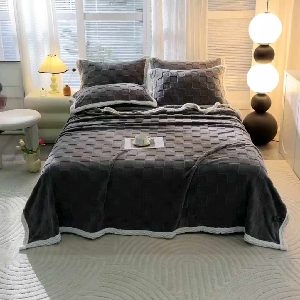 91家纺网 家纺一手货源 找家纺 栩裕纺织 2025新款意大利面包格毛毯-包边款 面包格包边款-深灰