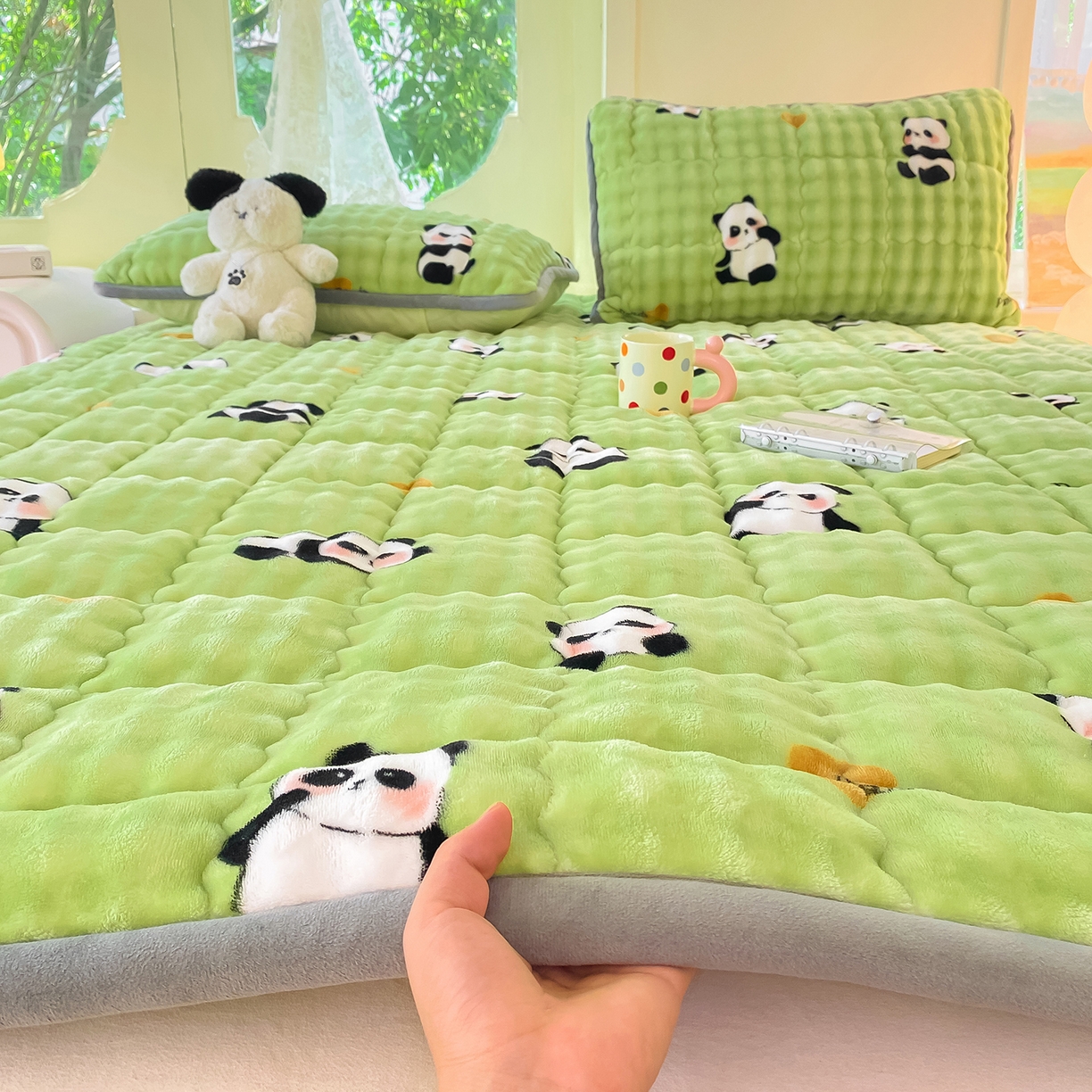 91家纺网 家纺一手货源 找家纺 眠势力 2025新款牛奶绒泡泡床垫加绒仿兔毛绒床褥子秋冬保暖珊瑚绒夹棉床护垫 熊猫