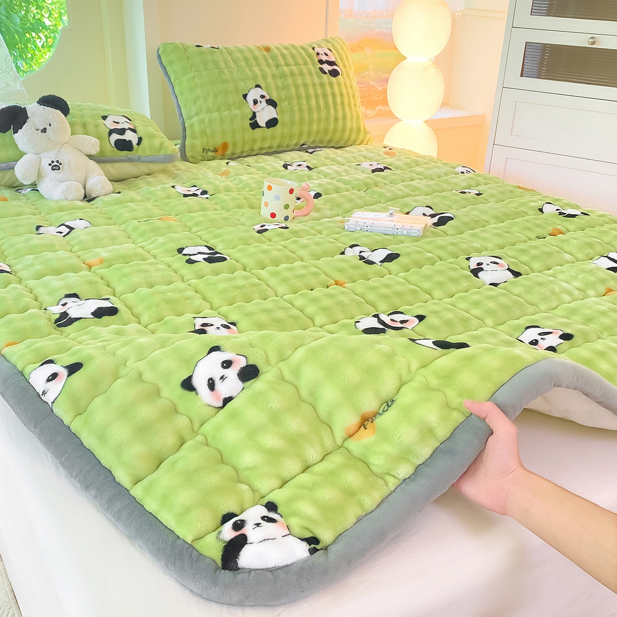 91家纺网 家纺一手货源 找家纺 眠势力 2025新款牛奶绒泡泡床垫加绒仿兔毛绒床褥子秋冬保暖珊瑚绒夹棉床护垫 熊猫