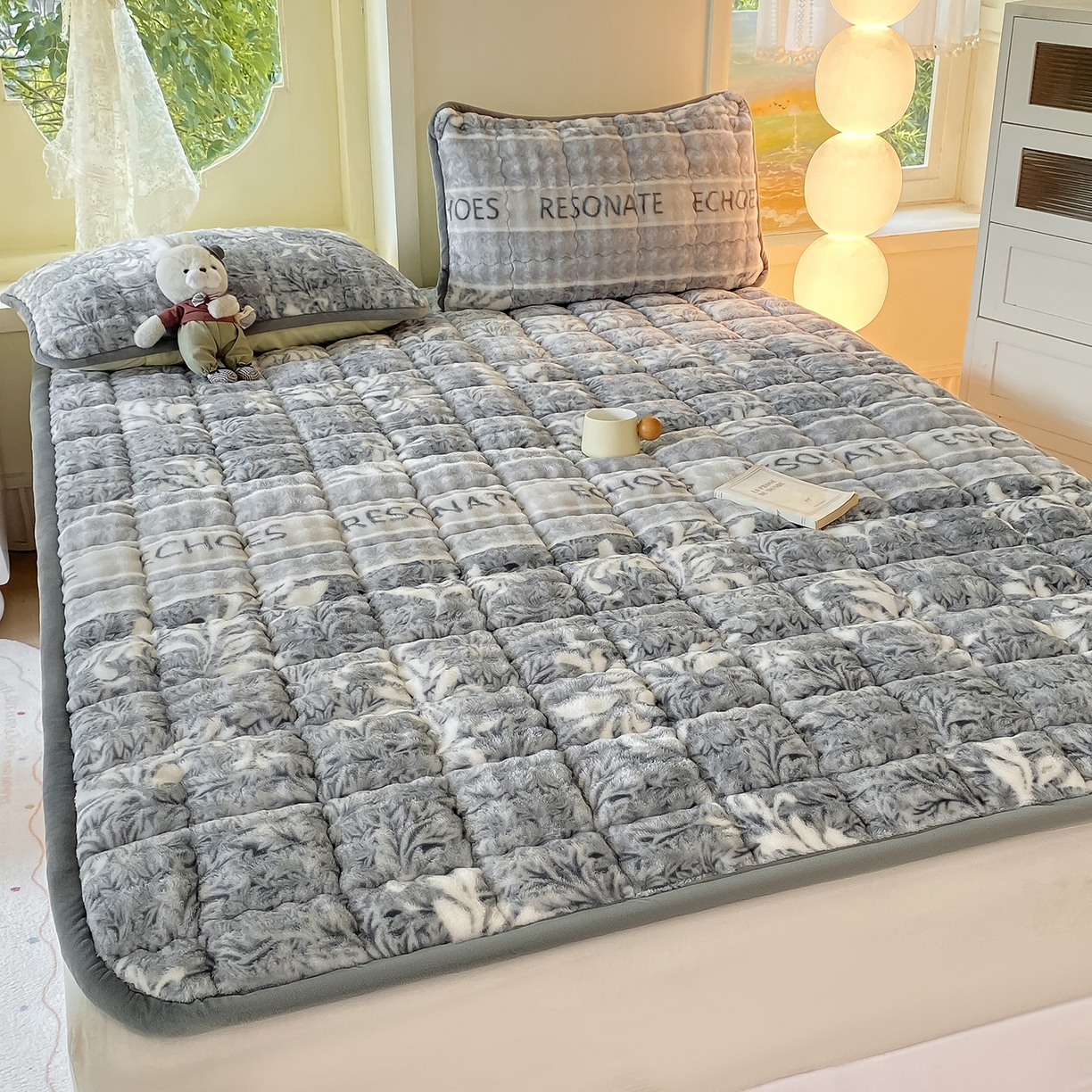 91家纺网 家纺一手货源 找家纺 眠势力 2025新款牛奶绒泡泡床垫加绒仿兔毛绒床褥子秋冬保暖珊瑚绒夹棉床护垫 雅韵