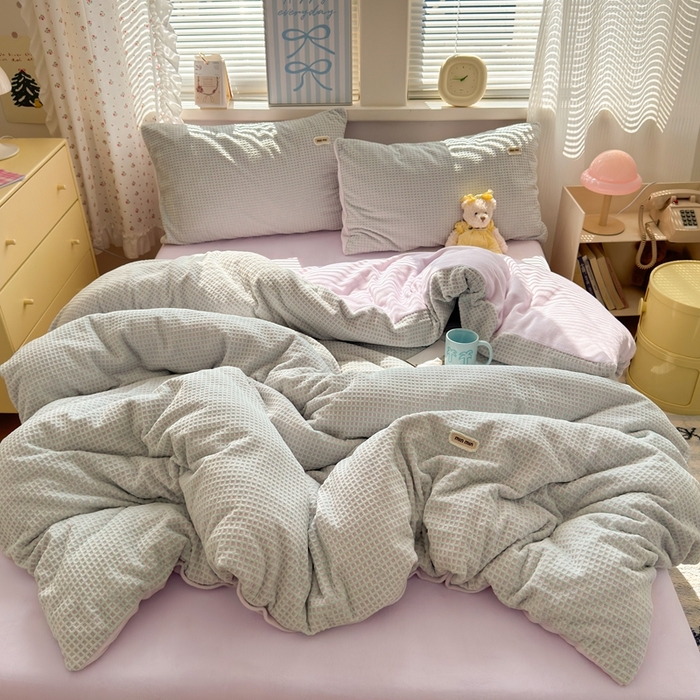 91家纺网 家纺一手货源 找家纺 十里居 2025新款lns奶油双拼华夫格烂花牛奶绒四件套 华夫格系列 华夫格-绿紫