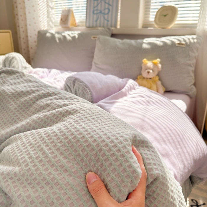 91家纺网 家纺一手货源 找家纺 十里居 2025新款lns奶油双拼华夫格烂花牛奶绒四件套 华夫格系列 华夫格-绿紫