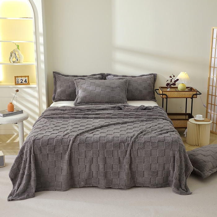 91家纺网 家纺一手货源 找家纺 （总）栩裕纺织 2025新款意大利面包格毛毯-卷边款