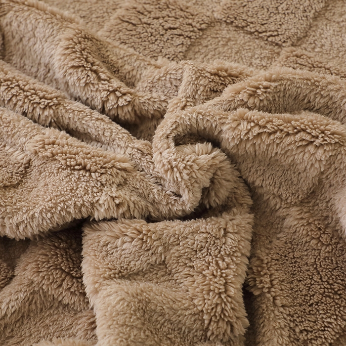 91家纺网 家纺一手货源 找家纺 栩裕纺织 2025新款意大利面包格毛毯-卷边款 面包格-咖色