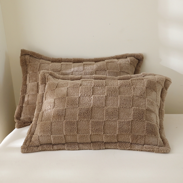 91家纺网 家纺一手货源 找家纺 栩裕纺织 2025新款意大利面包格毛毯-卷边款 面包格-咖色