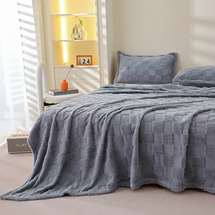 91家纺网 家纺一手货源 找家纺 栩裕纺织 2025新款意大利面包格毛毯-卷边款 面包格-蓝灰