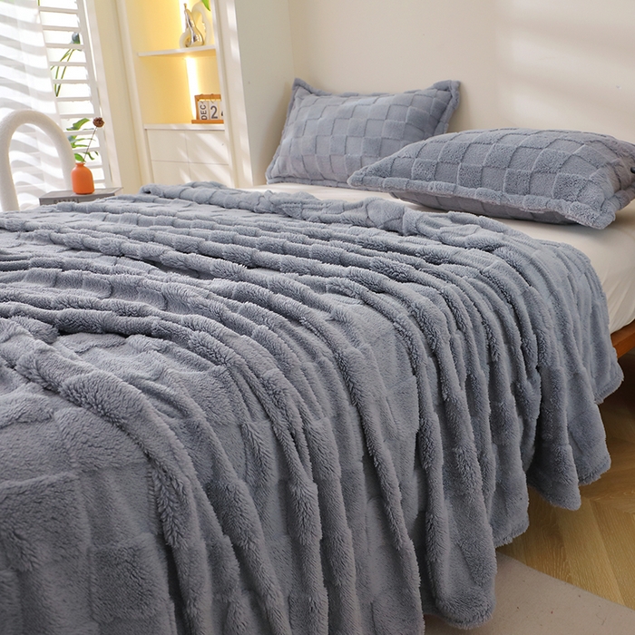 91家纺网 家纺一手货源 找家纺 栩裕纺织 2025新款意大利面包格毛毯-卷边款 面包格-蓝灰