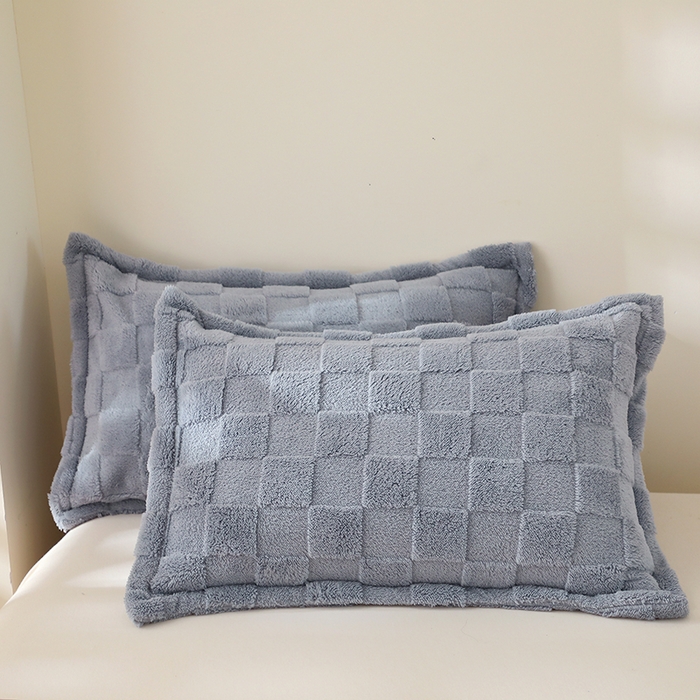 91家纺网 家纺一手货源 找家纺 栩裕纺织 2025新款意大利面包格毛毯-卷边款 面包格-蓝灰