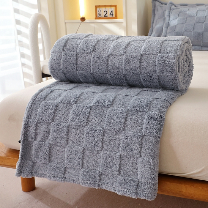 91家纺网 家纺一手货源 找家纺 栩裕纺织 2025新款意大利面包格毛毯-卷边款 面包格-蓝灰