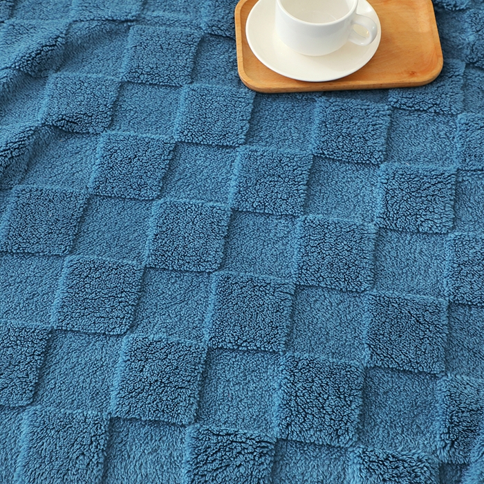 91家纺网 家纺一手货源 找家纺 栩裕纺织 2025新款意大利面包格毛毯-卷边款 面包格-蓝色