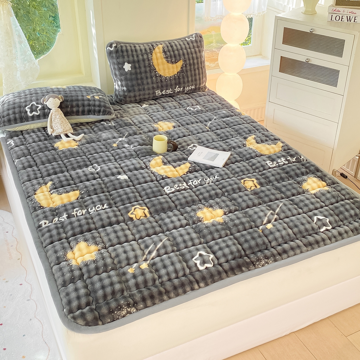 91家纺网 家纺一手货源 找家纺 眠势力 2025新款牛奶绒泡泡床垫加绒仿兔毛绒床褥子秋冬保暖珊瑚绒夹棉床护垫 月亮湾