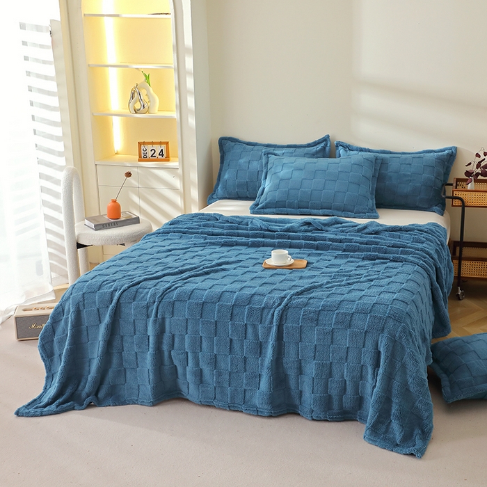 91家纺网 家纺一手货源 找家纺 栩裕纺织 2025新款意大利面包格毛毯-卷边款 面包格-蓝色