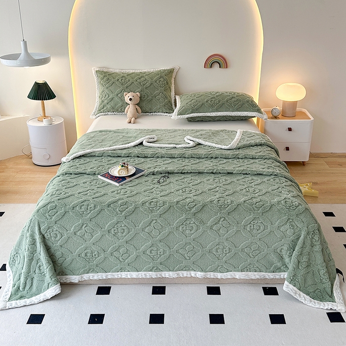 91家纺网 家纺一手货源 找家纺 （总）栩裕纺织 2025新款塔芙绒三叶草提花毛毯-包边款