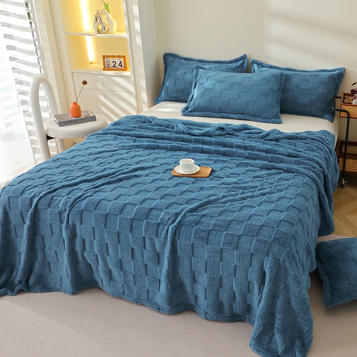 91家纺网 家纺一手货源 找家纺 栩裕纺织 2025新款意大利面包格毛毯-卷边款 面包格-蓝色