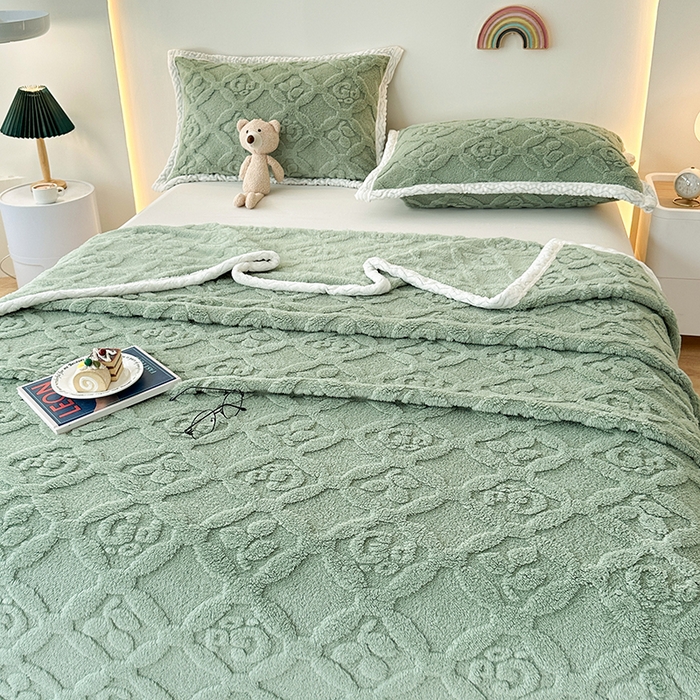 91家纺网 家纺一手货源 找家纺 （总）栩裕纺织 2025新款塔芙绒三叶草提花毛毯-包边款