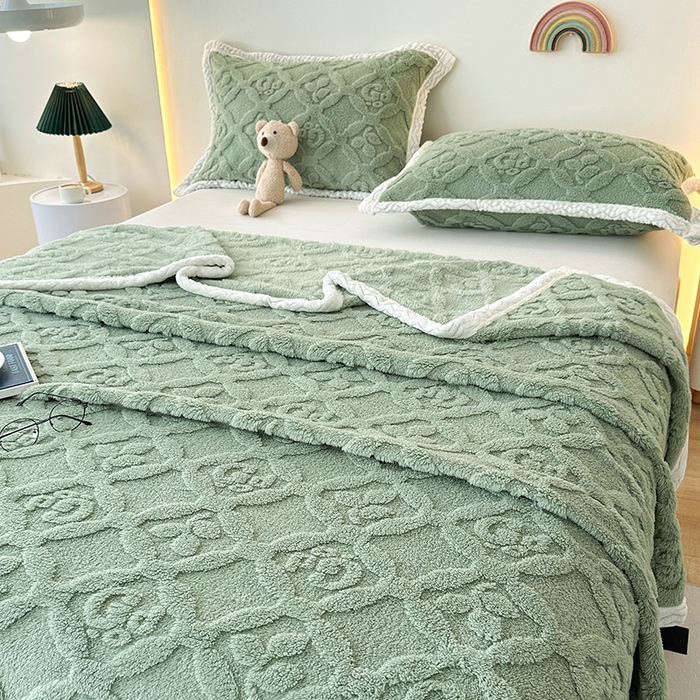 91家纺网 家纺一手货源 找家纺 （总）栩裕纺织 2025新款塔芙绒三叶草提花毛毯-包边款