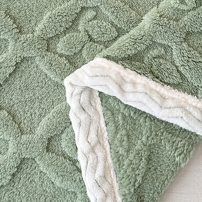 91家纺网 家纺一手货源 找家纺 （总）栩裕纺织 2025新款塔芙绒三叶草提花毛毯-包边款