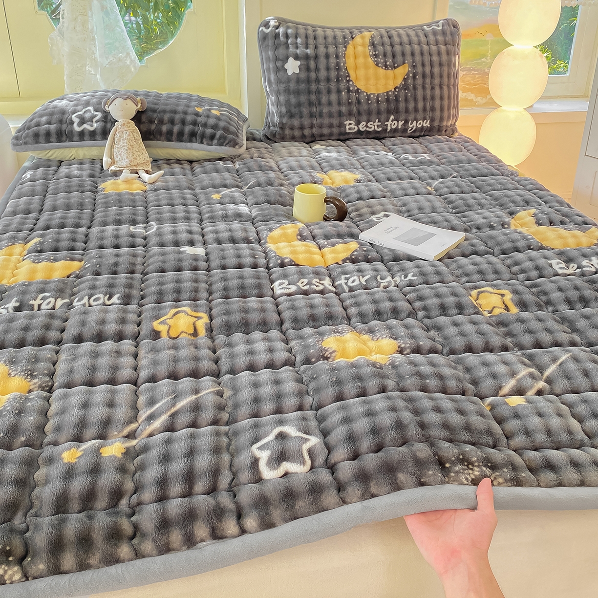 91家纺网 家纺一手货源 找家纺 眠势力 2025新款牛奶绒泡泡床垫加绒仿兔毛绒床褥子秋冬保暖珊瑚绒夹棉床护垫 月亮湾