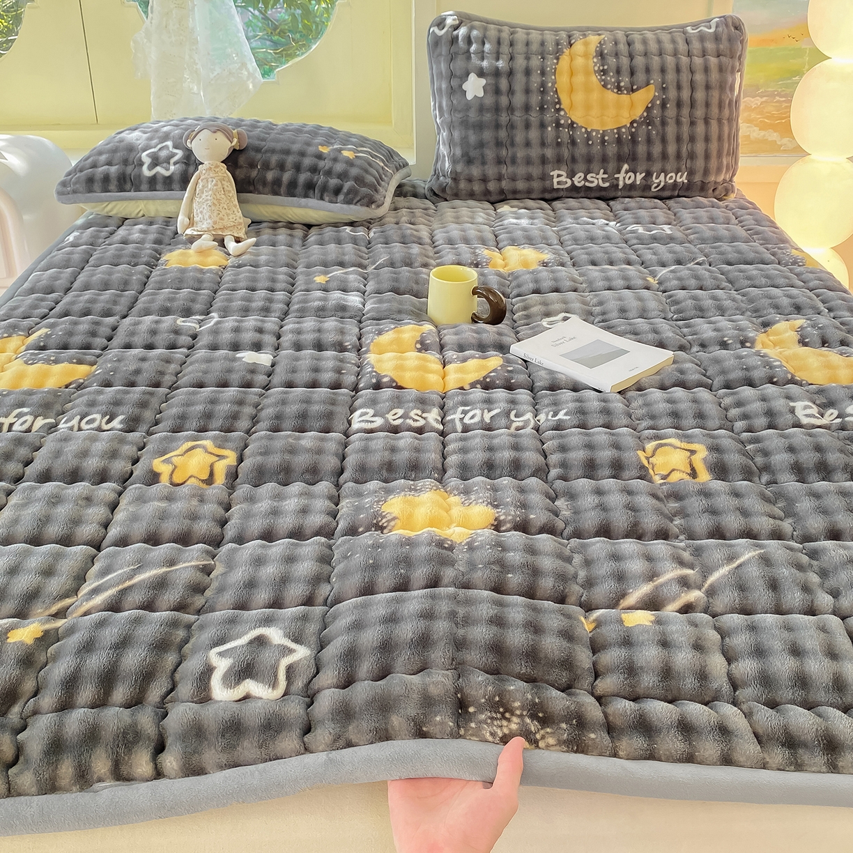 91家纺网 家纺一手货源 找家纺 眠势力 2025新款牛奶绒泡泡床垫加绒仿兔毛绒床褥子秋冬保暖珊瑚绒夹棉床护垫 月亮湾