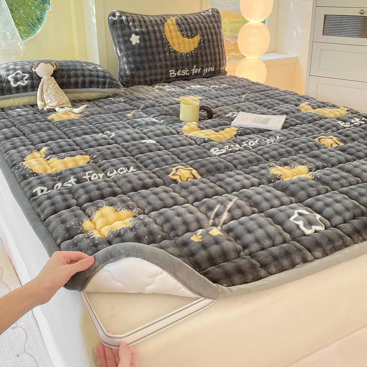 91家纺网 家纺一手货源 找家纺 眠势力 2025新款牛奶绒泡泡床垫加绒仿兔毛绒床褥子秋冬保暖珊瑚绒夹棉床护垫 月亮湾